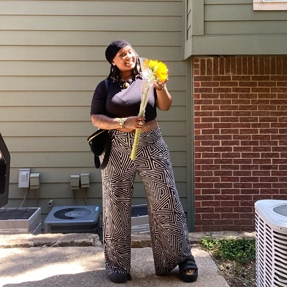 🚨 LIKE TO BE NOTIFIED FOR LIVE SHOWS! 🚨 - Picture 10 of 13